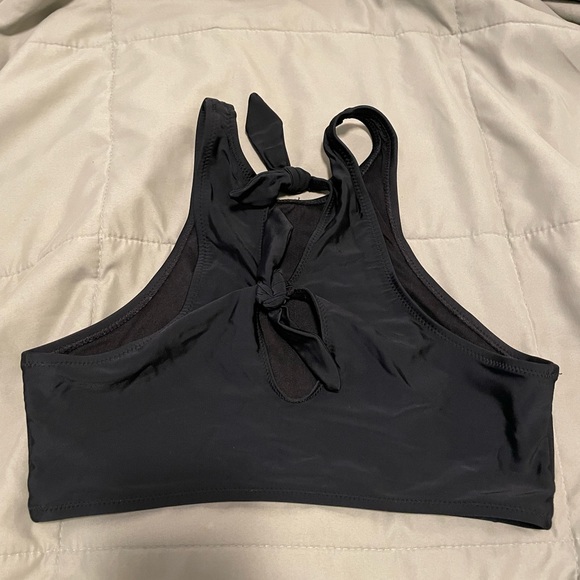 Old Navy swimsuit top Size Medium Nice Used Condition - Picture 2 of 4
